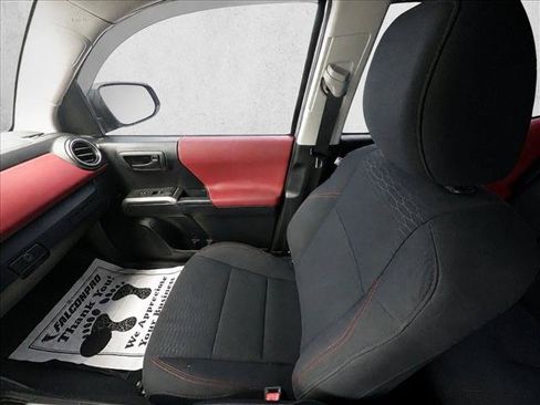 Used 2018 Toyota Tacoma SR5 RWD image 18