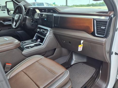 Used 2024 GMC Sierra 3500 Denali w/ Denali Reserve Package AWD/4WD image 29