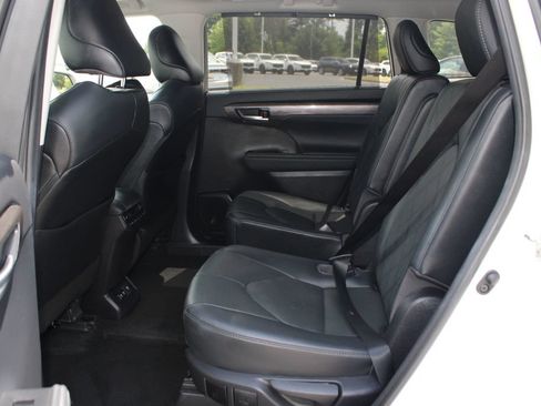 Used 2021 Toyota Highlander Platinum AWD/4WD image 16
