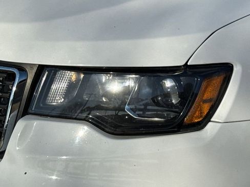 Used 2021 Jeep Grand Cherokee Limited w/ Luxury Group II image 4