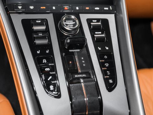 Used 2024 Aston Martin DB12 Coupe RWD image 27