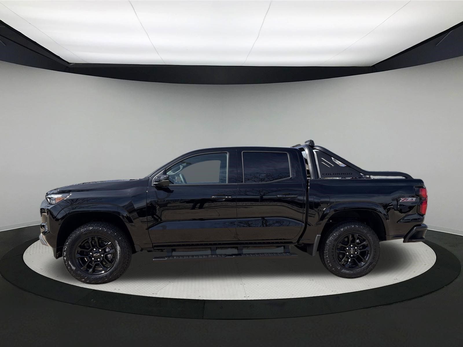 New 2026 Chevrolet Colorado Z71 w/ Midnight Edition AWD/4WD image 2