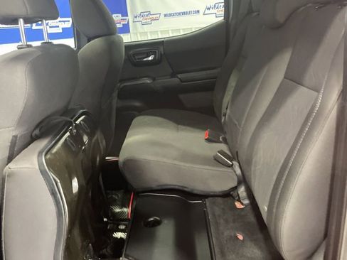 Used 2016 Toyota Tacoma TRD Off-Road image 24