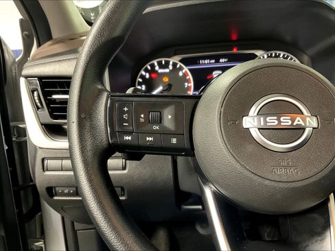 Used 2022 Nissan Rogue SV image 22