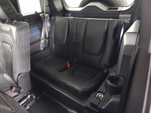 Certified 2021 Land Rover Defender 110 S image 38