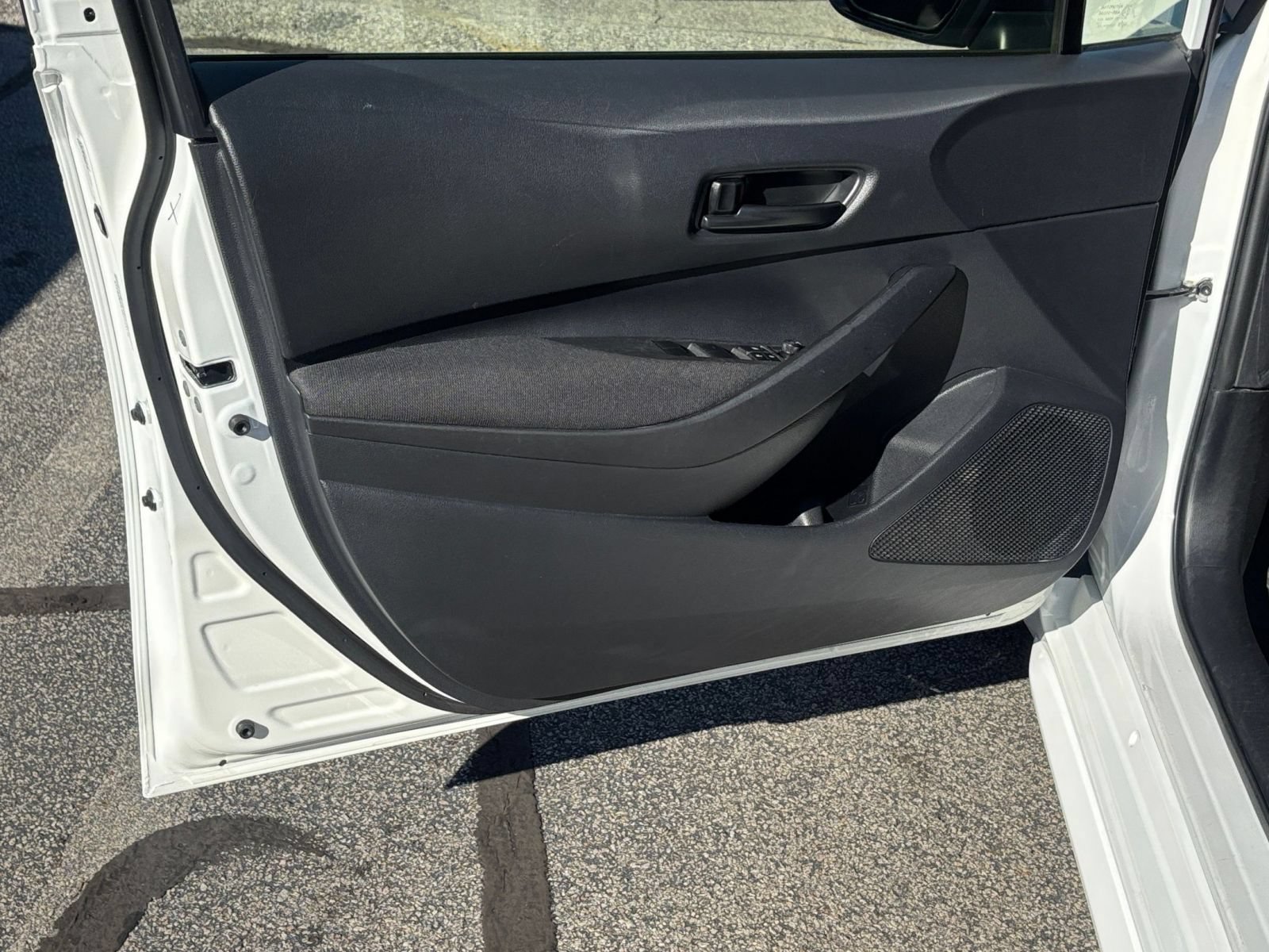 Used 2025 Toyota Corolla LE FWD image 18
