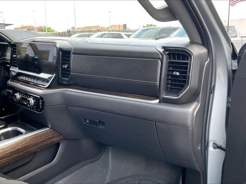 Used 2025 GMC Sierra 1500 Elevation w/ Preferred Package image 18