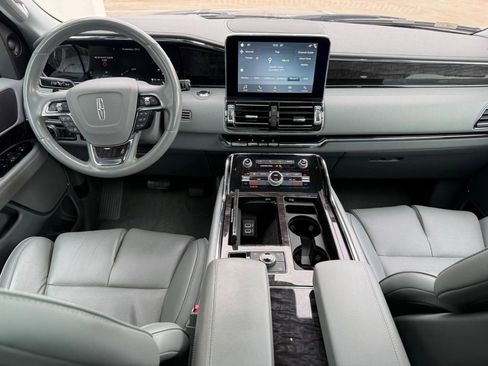 Used 2018 Lincoln Navigator Reserve w/ Technology Package image 11