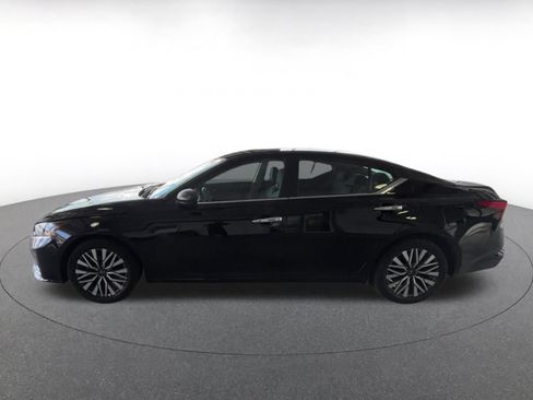 Used 2025 Nissan Altima 2.5 SV FWD image 8