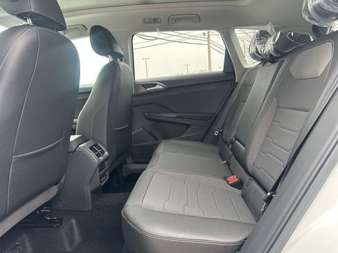 New 2026 Volkswagen Taos SE image 14