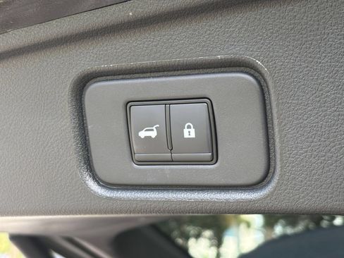 Used 2025 Nissan Pathfinder SV AWD/4WD image 23