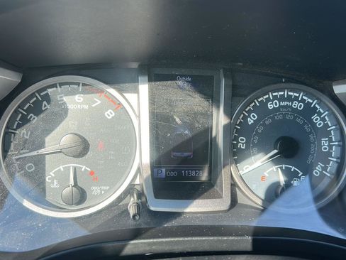 Used 2017 Toyota Tacoma SR5 RWD image 8