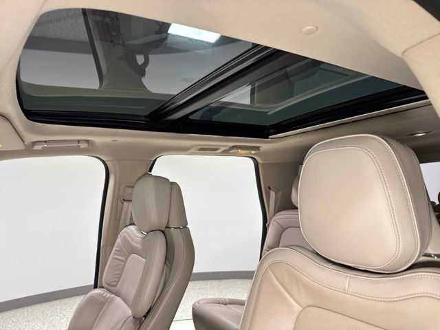 Used 2019 Lincoln Navigator L Reserve AWD/4WD image 3