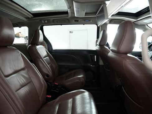 Used 2018 Toyota Sienna Limited Premium image 41