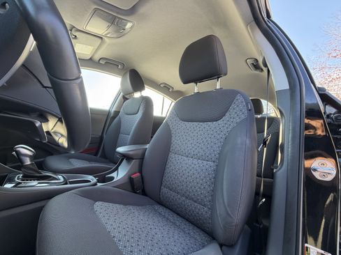 Used 2018 Hyundai Ioniq SEL image 27