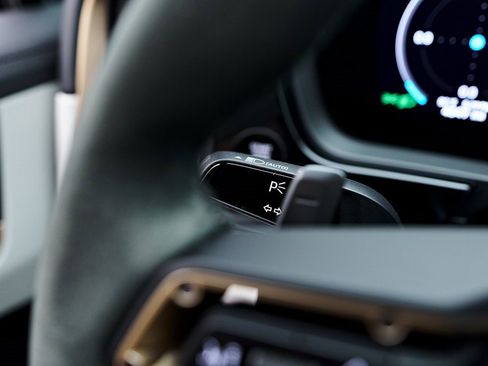 Used 2025 Porsche Cayenne GTS image 66