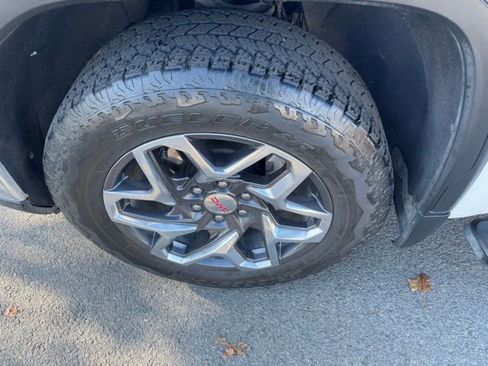 Certified 2022 GMC Sierra 1500 SLT image 40