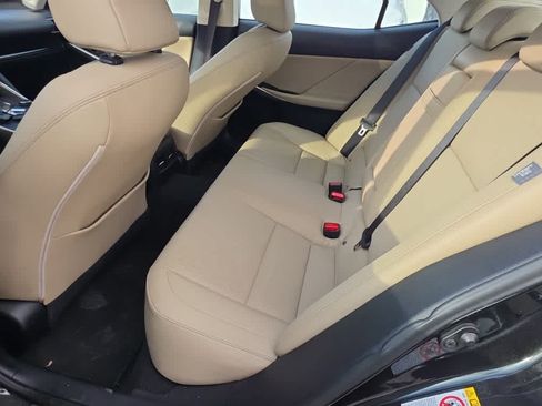 Used 2018 Lexus IS 300 AWD image 6