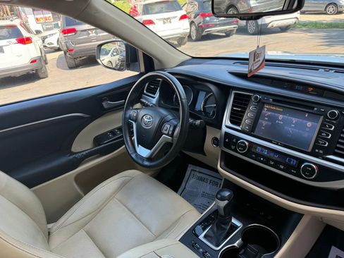 Used 2014 Toyota Highlander Limited AWD/4WD image 18