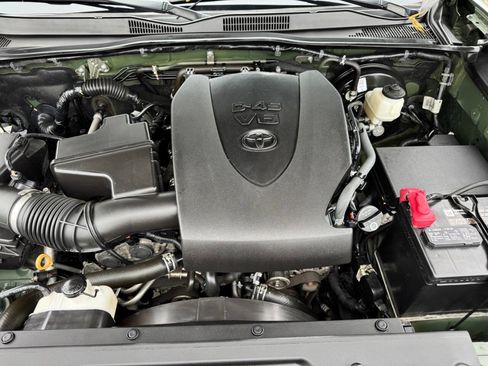 Used 2021 Toyota Tacoma SR5 w/ Trail Edition image 16