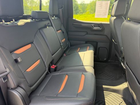Used 2023 GMC Sierra 1500 AT4 w/ Technology Package AWD/4WD image 21