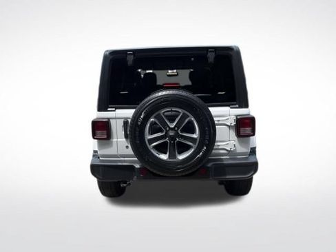 Used 2020 Jeep Wrangler Unlimited Sahara AWD/4WD image 4