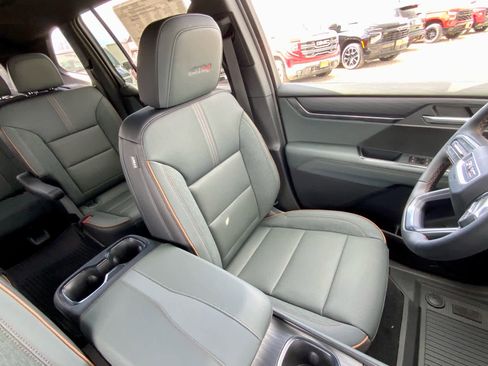 New 2026 GMC Acadia AT4 w/ LPO, Floor Liner Package AWD/4WD image 28