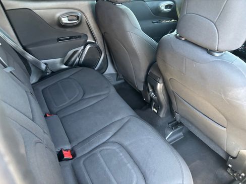 Used 2019 Jeep Renegade Latitude w/ Popular Equipment Group image 16