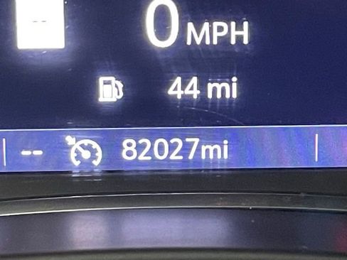 Used 2019 Chevrolet Equinox LT image 2