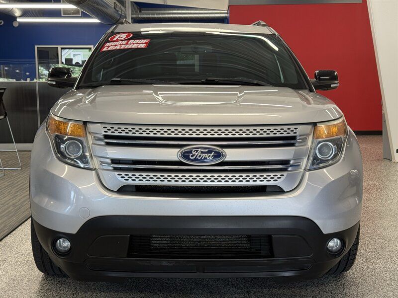 Used 2015 Ford Explorer XLT w/ Equipment Group 202B AWD/4WD image 2