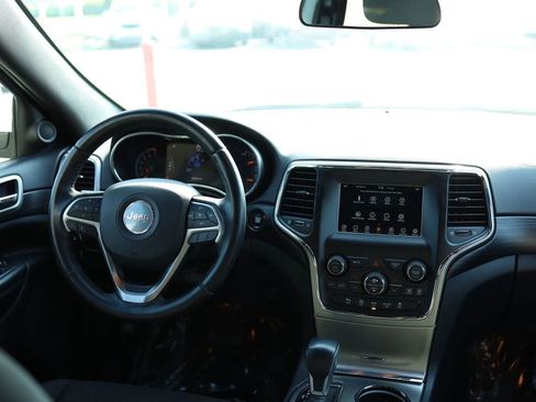 Used 2020 Jeep Grand Cherokee Laredo image 36