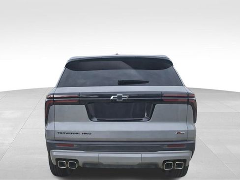 Used 2025 Chevrolet Traverse Z71 image 4
