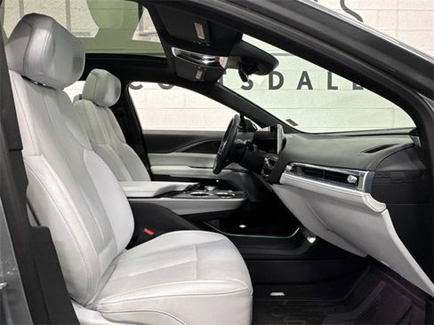 Used 2024 Cadillac Lyriq Luxury image 9