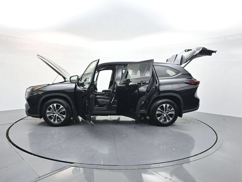 Used 2025 Toyota Highlander XLE AWD/4WD image 36