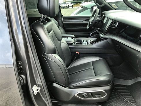 Used 2023 Jeep Wagoneer Series III w/ Preferred Equipment Group image 25