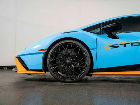 Used 2021 Lamborghini Huracan STO RWD image 12