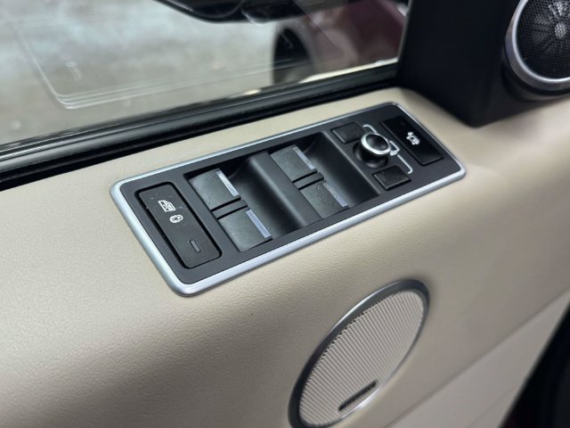Used 2015 Land Rover Range Rover HSE AWD/4WD image 30