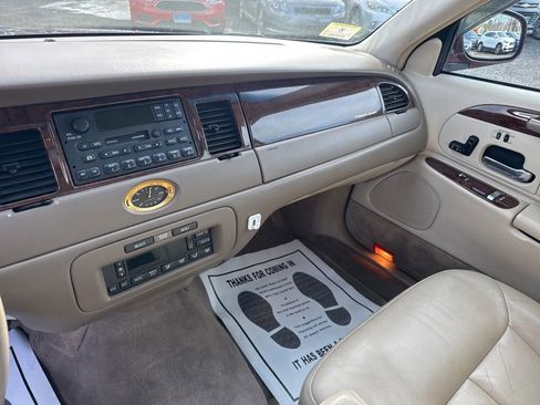 Used 2000 Lincoln Town Car Cartier image 33
