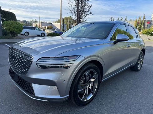 Used 2024 Genesis Electrified GV70 image 4