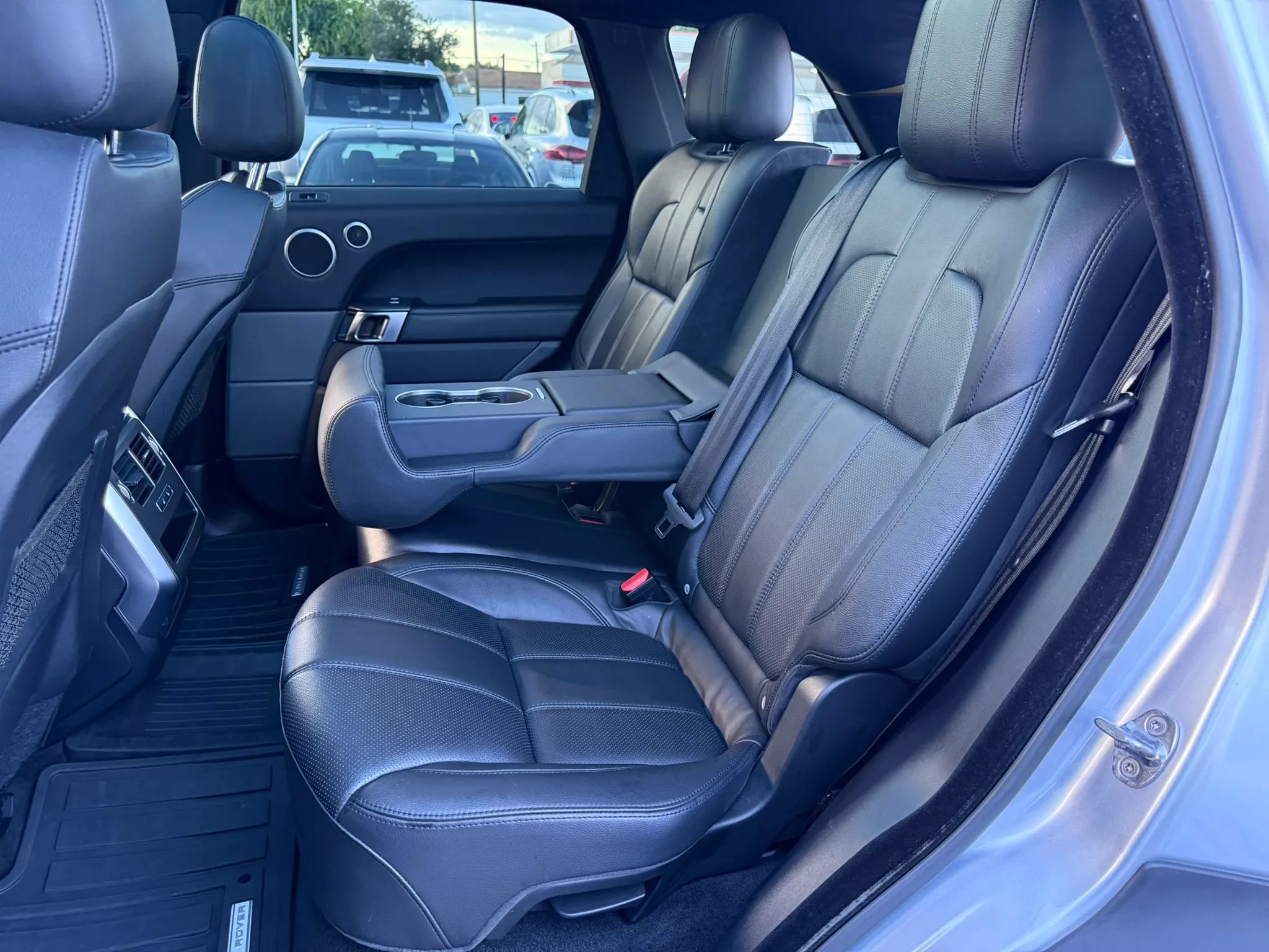 Used 2016 Land Rover Range Rover Sport SE AWD/4WD image 17