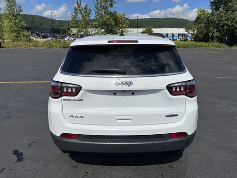 Used 2024 Jeep Compass Latitude AWD/4WD image 6
