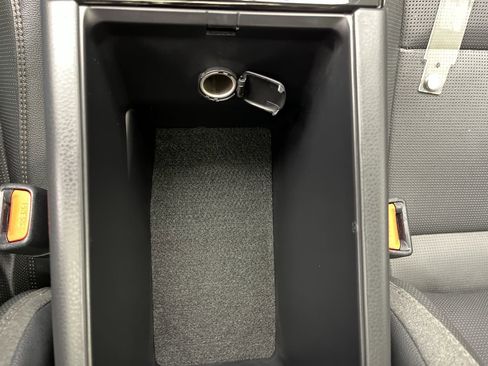 Used 2025 Toyota Camry XLE image 27