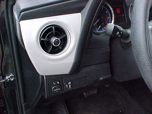 Used 2017 Toyota Corolla LE image 17