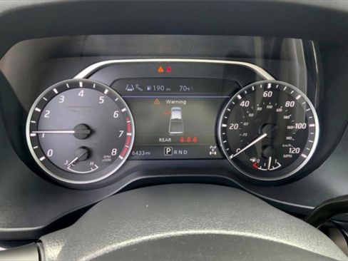 Used 2024 Nissan Titan SV w/ SV Convenience Package image 14