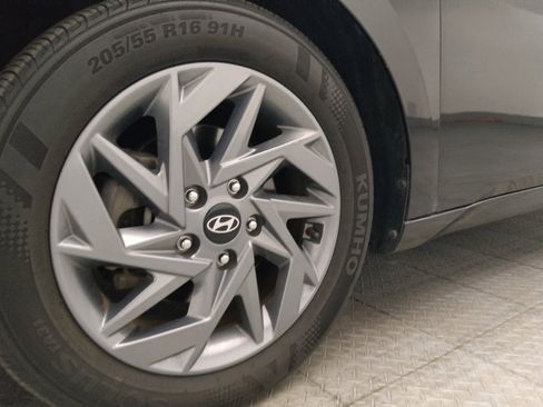 Used 2024 Hyundai Elantra SEL FWD image 31