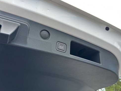 New 2026 Chevrolet Equinox LT w/ Convenience Package II image 32