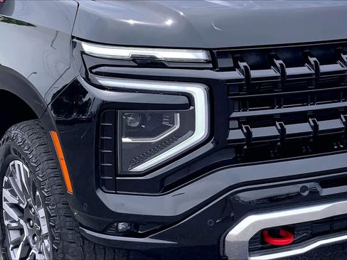 Used 2025 Chevrolet Suburban Z71 AWD/4WD image 27