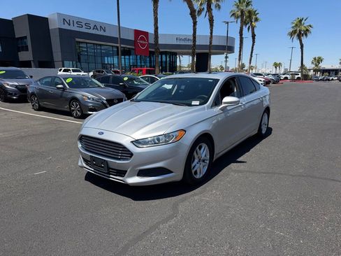 Used 2015 Ford Fusion SE FWD image 1