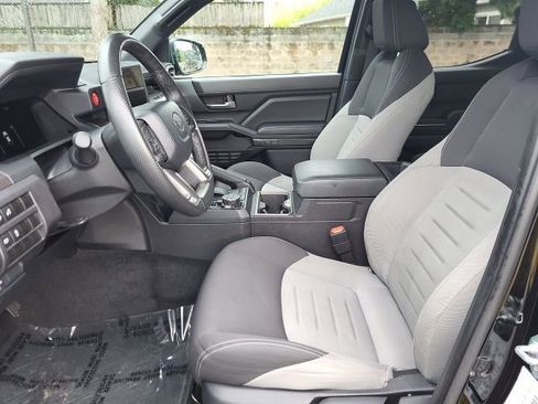 Used 2024 Toyota Tacoma TRD Off-Road image 11