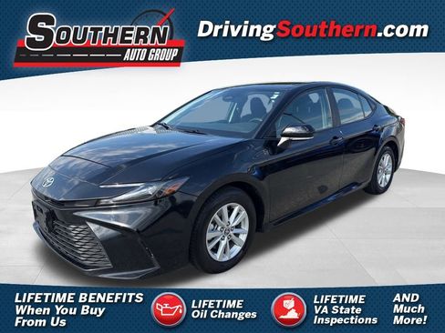Used 2025 Toyota Camry LE FWD image 1